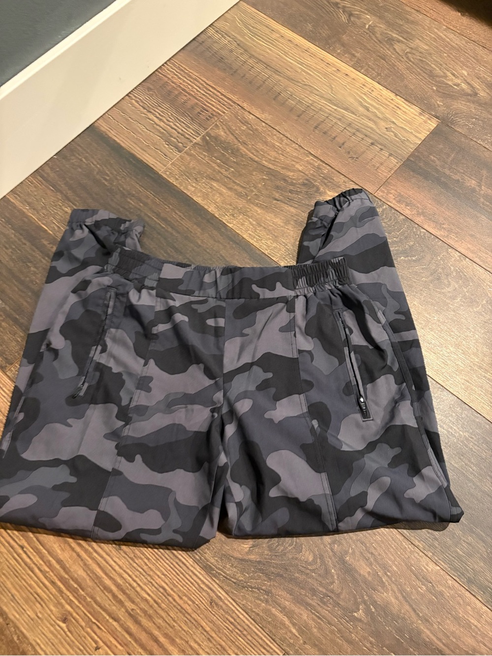 Old Navy Women's Gray Camo Jogger Sweatpants